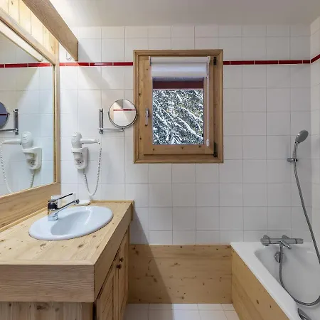 Renove Avec 2 Suites, Balcon Et Poele A Bois, Proche Centre Et Remontees Mecaniques, - Fr-1-569-39 דירה