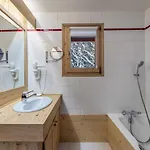 Rénové Avec 2 Suites, Balcon Et Poêle à Bois, Proche Centre Et Remontées Mécaniques, - Fr-1-569-39 Appartement