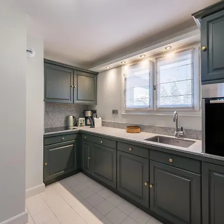 Renove Avec 2 Suites, Balcon Et Poele A Bois, Proche Centre Et Remontees Mecaniques, - Fr-1-569-39 *