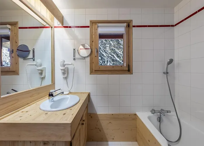 Rénové Avec 2 Suites, Balcon Et Poêle à Bois, Proche Centre Et Remontées Mécaniques, - Fr-1-569-39 Appartement