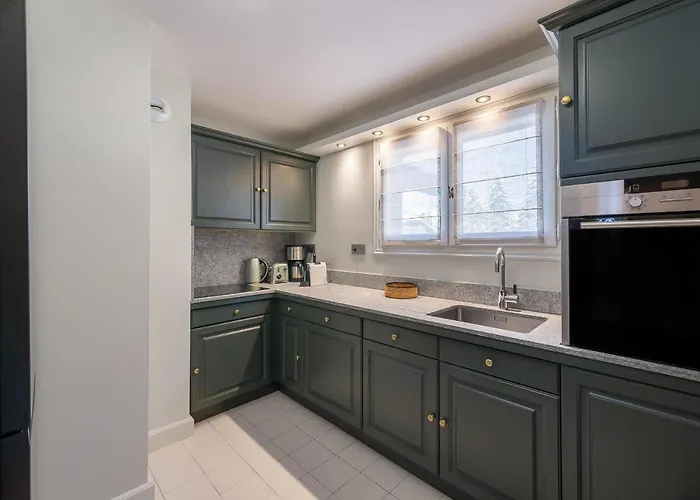 Rénové Avec 2 Suites, Balcon Et Poêle à Bois, Proche Centre Et Remontées Mécaniques, - Fr-1-569-39 *