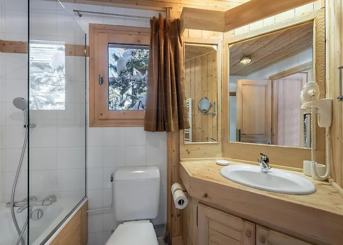 Rénové Avec 2 Suites, Balcon Et Poêle à Bois, Proche Centre Et Remontées Mécaniques, - Fr-1-569-39 *