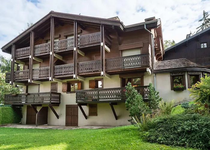 Appartement Rénové Avec 2 Suites, Balcon Et Poêle à Bois, Proche Centre Et Remontées Mécaniques, - Fr-1-569-39